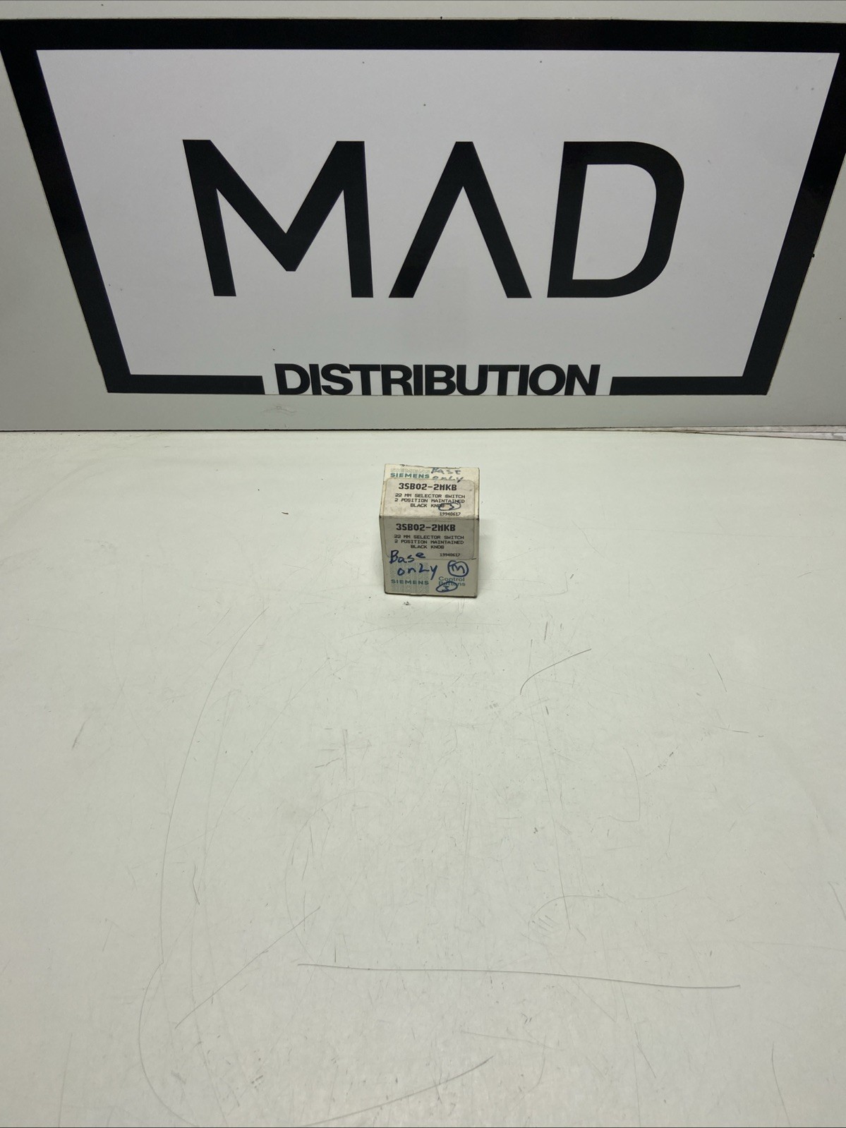 NEW SIEMENS 3SB02-2MKB 2 POSITION SELECTOR SWTCH Base Only 22MM BLACK