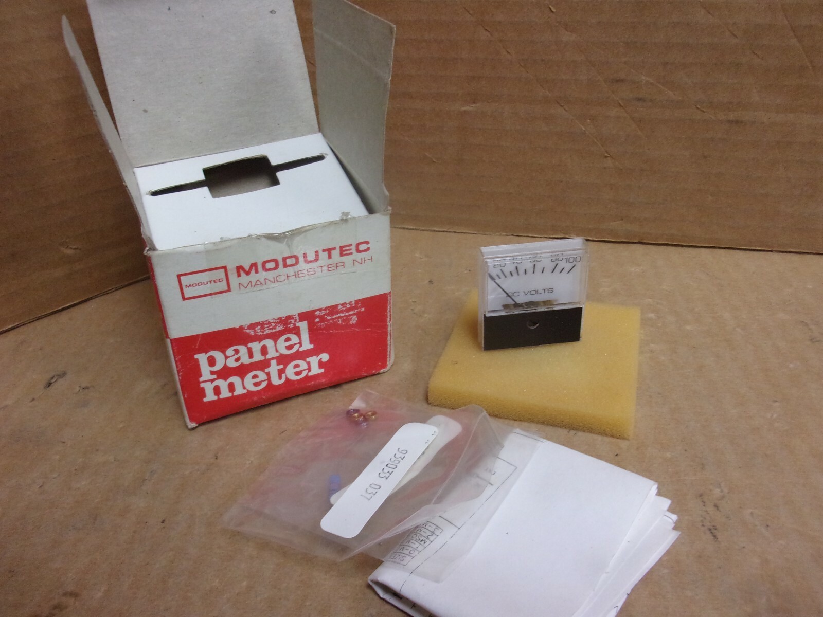 Modutec OMS-DVV-100-U Panel Meter, 0-100 DC Volts, New