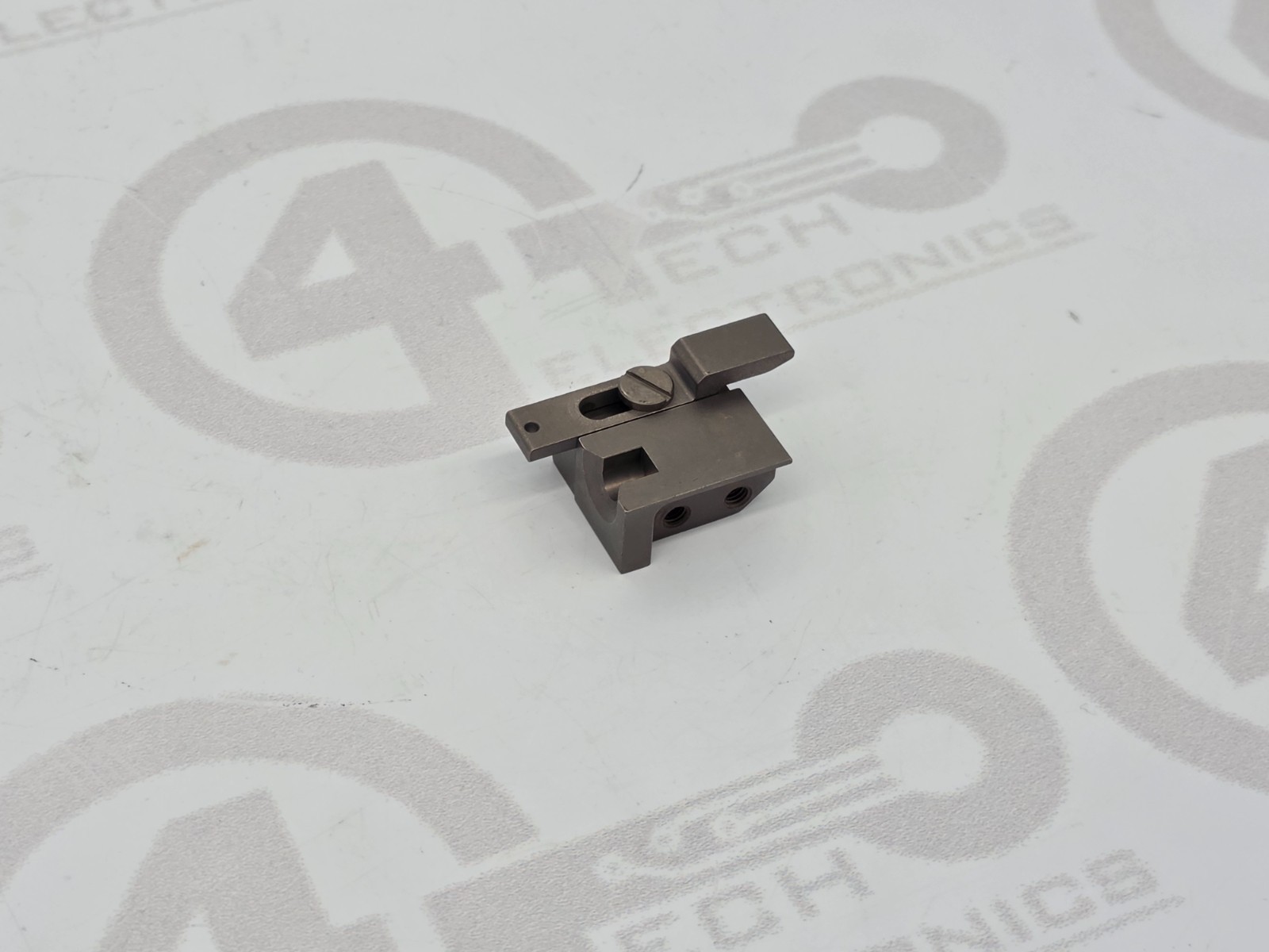 Universal Instruments Window Latch 040A-S00