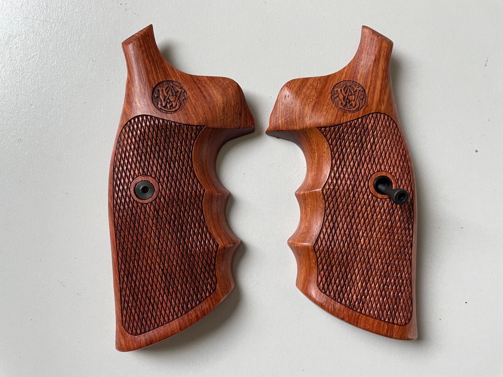 New checker Wood Grips for  S&W J Frame Square Butt Grip all Checker grips