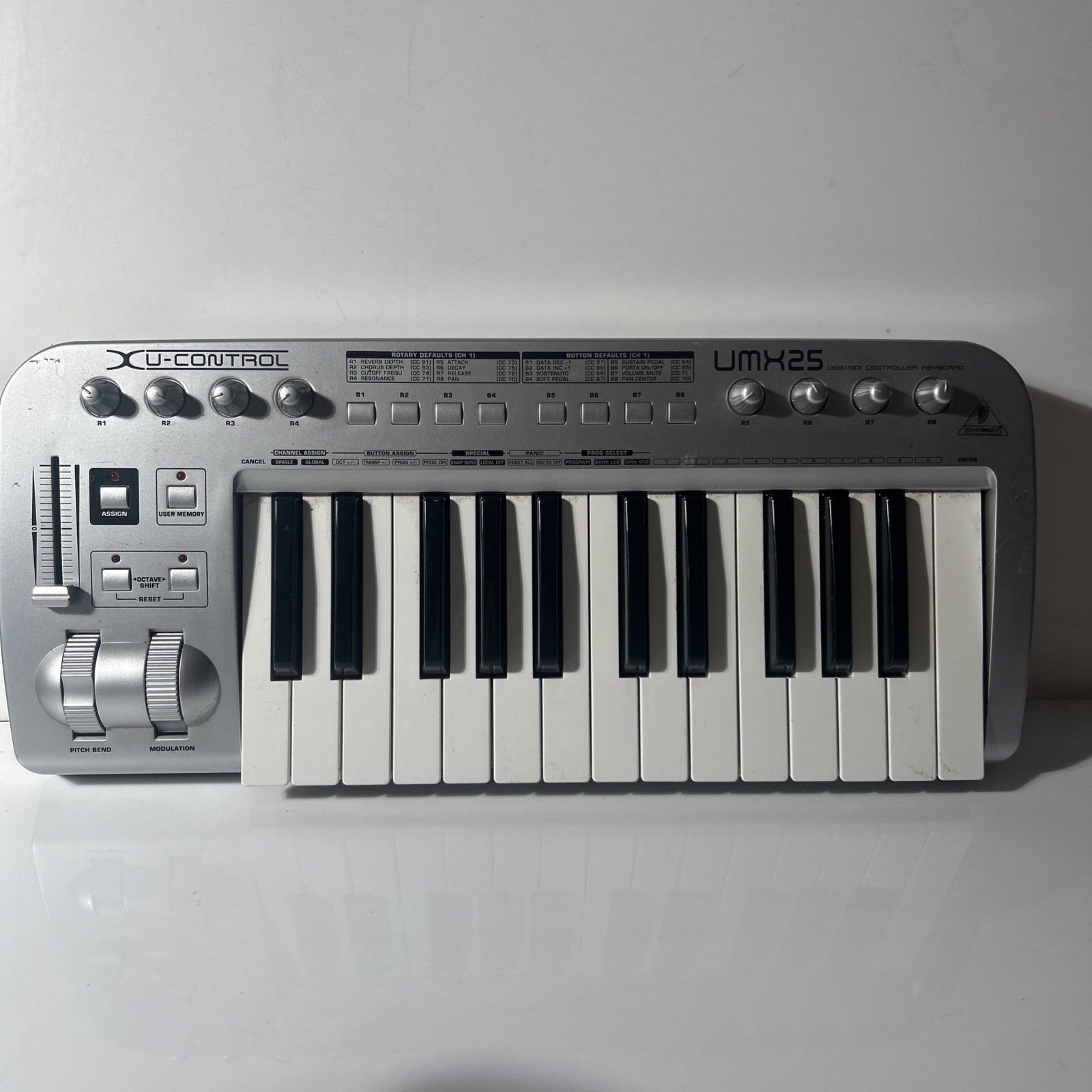 Behringer U-control Model UMX25 USB/MIDI CONTROLLER KEYBOARD u-control Working