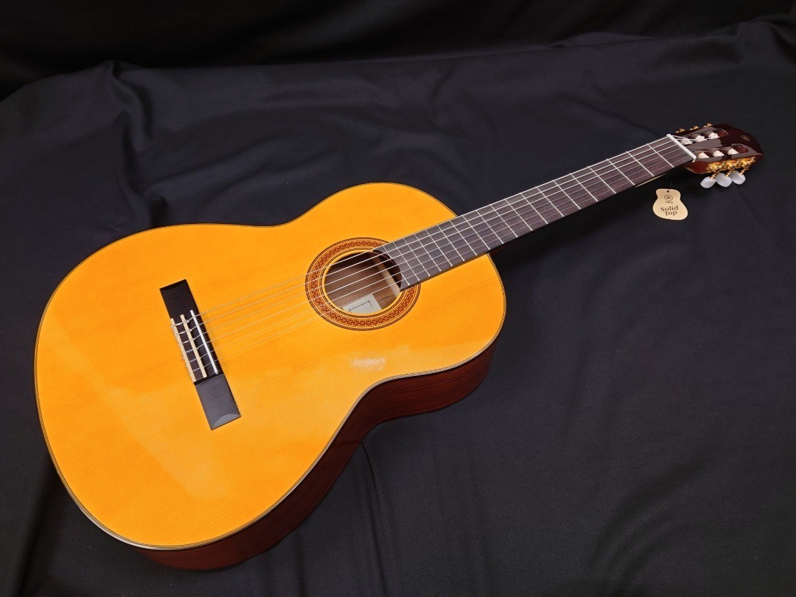 Yamaha CG162S Classical Guitar Spruce Top Ovangkol Back & Sides with Case