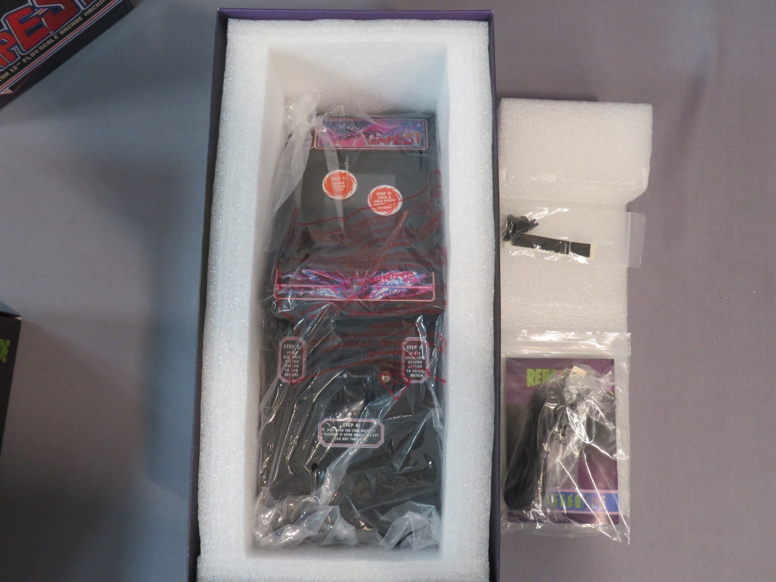 Replicade TEMPEST New Wave Toys 1/6 Scale Arcade Machine *UNUSED* Atari