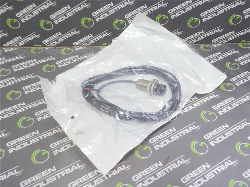 NEW Allen Bradley 872C-DH8NP18-E2 Inductive Proximity Sensor