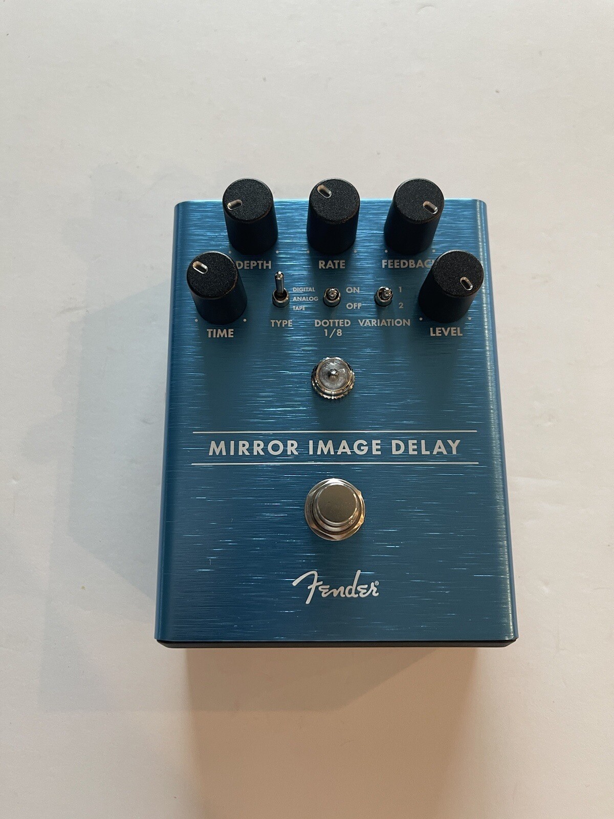 Fender Mirror Image Delay Digital Analog Tape Echo Guitar Effect Pedal