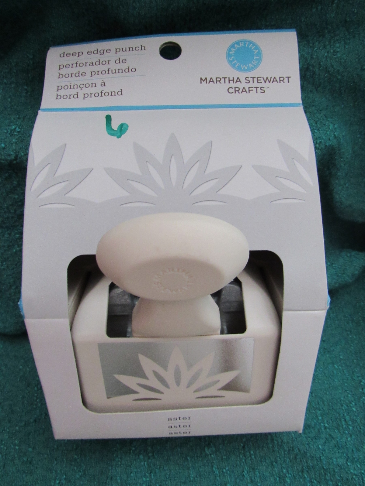 New Martha Stewart Crafts Punch "Aster" Deep Edge Punch