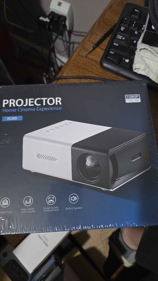 YG300 Mini Portable Projector