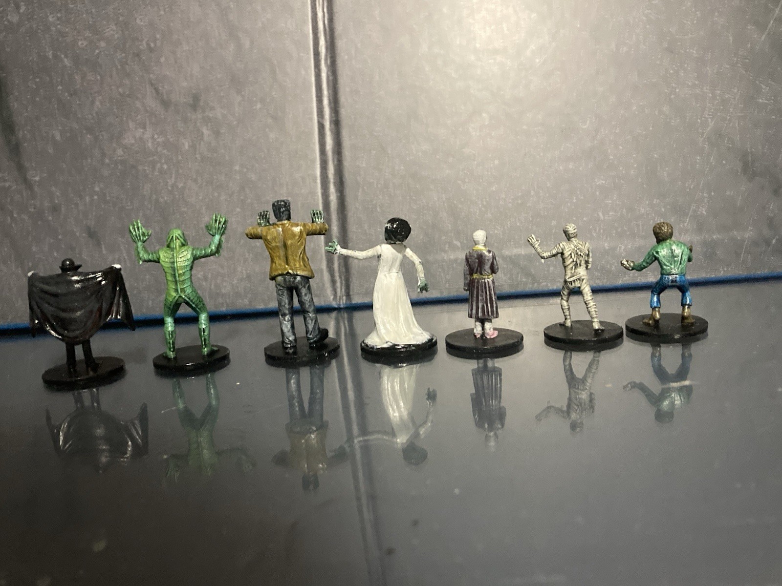 Horrified Universal Monsters- Painted Miniatures 28mm Dracula Frankenstein Wolf￼