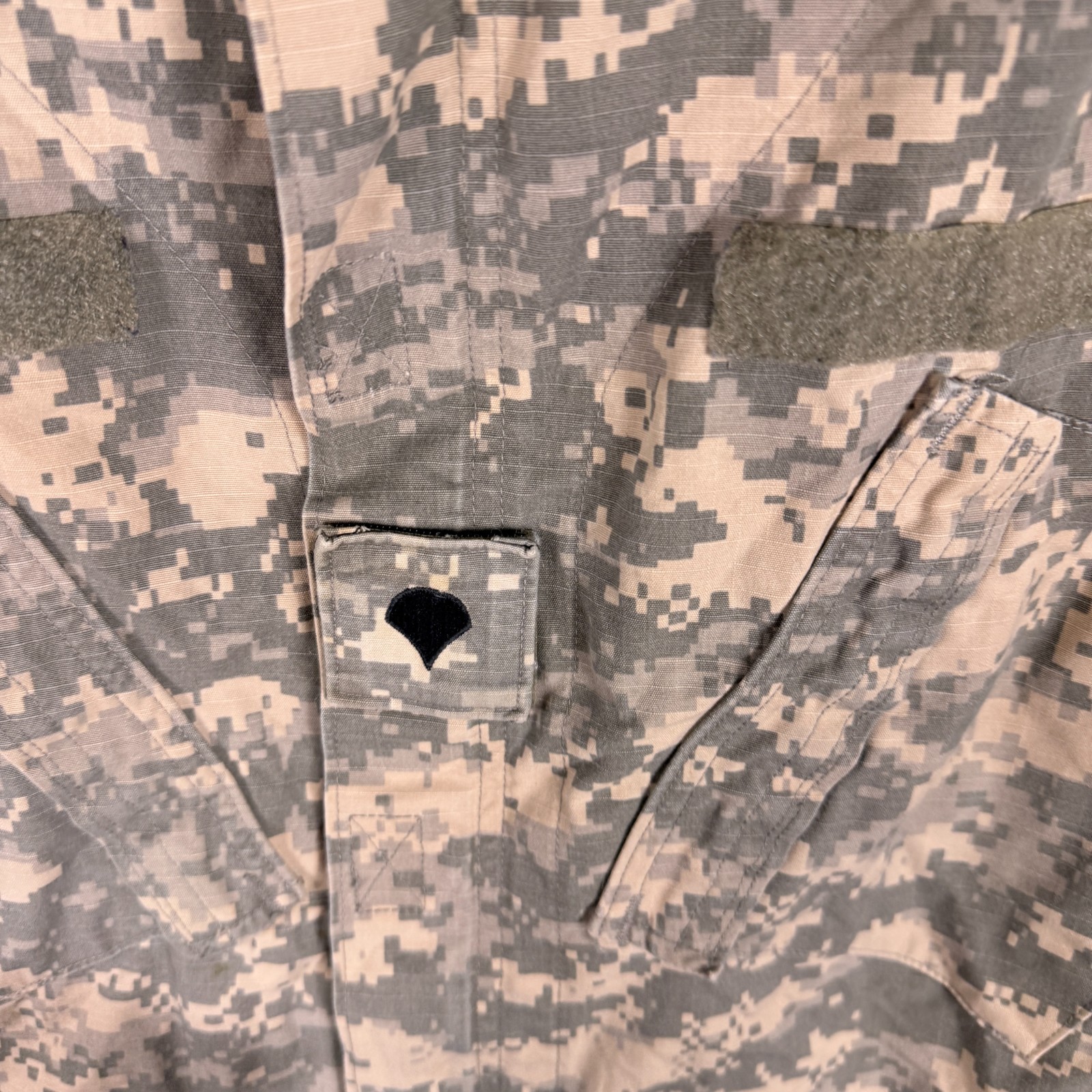 Army Combat Uniform ACU Coat Mens Medium Regular Digital Camo Insect Guard