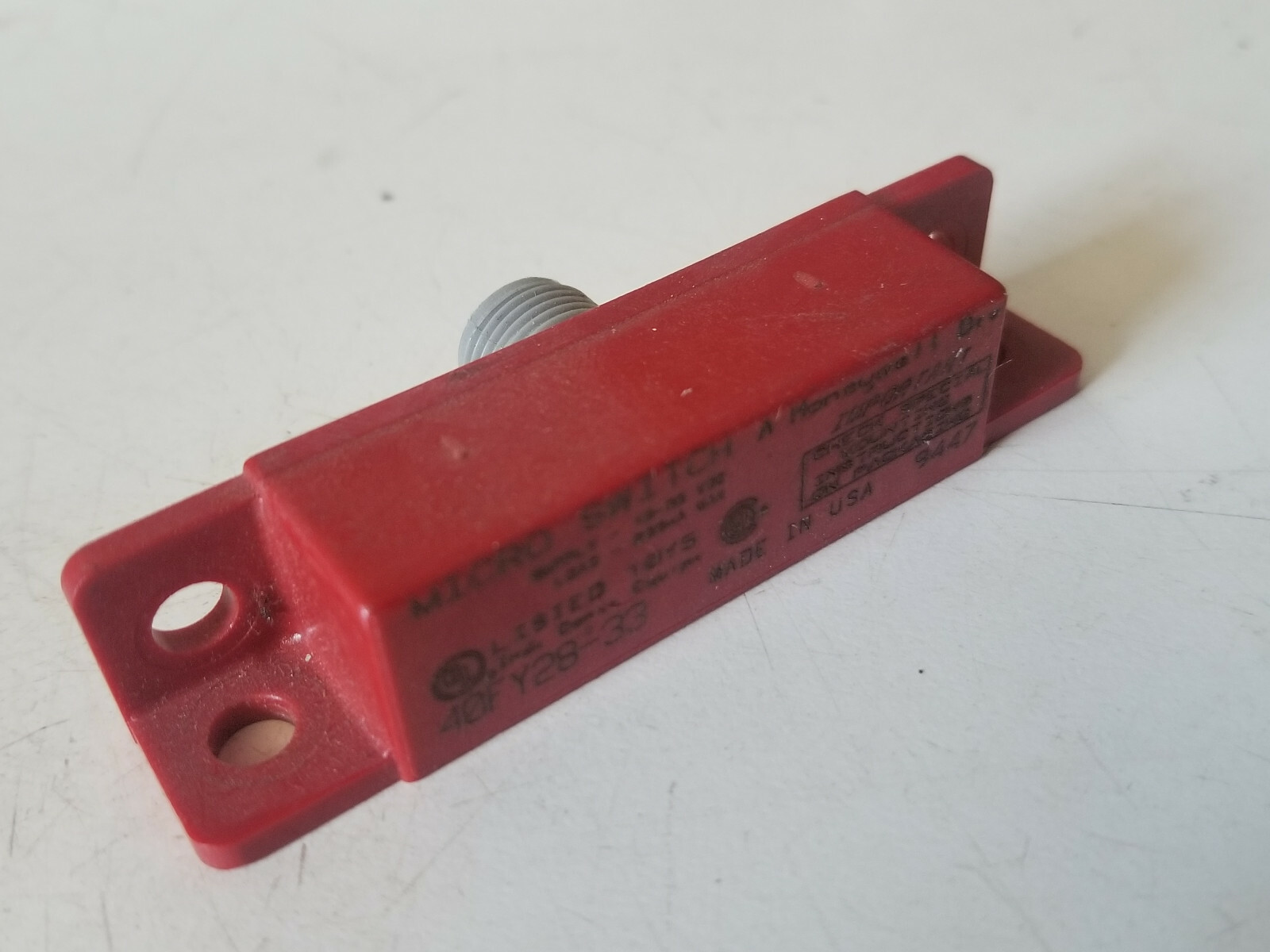 Used Honeywell Microswitch 40FY28-33 Proximity Sensor Switch 10-30vdc 40FY2833