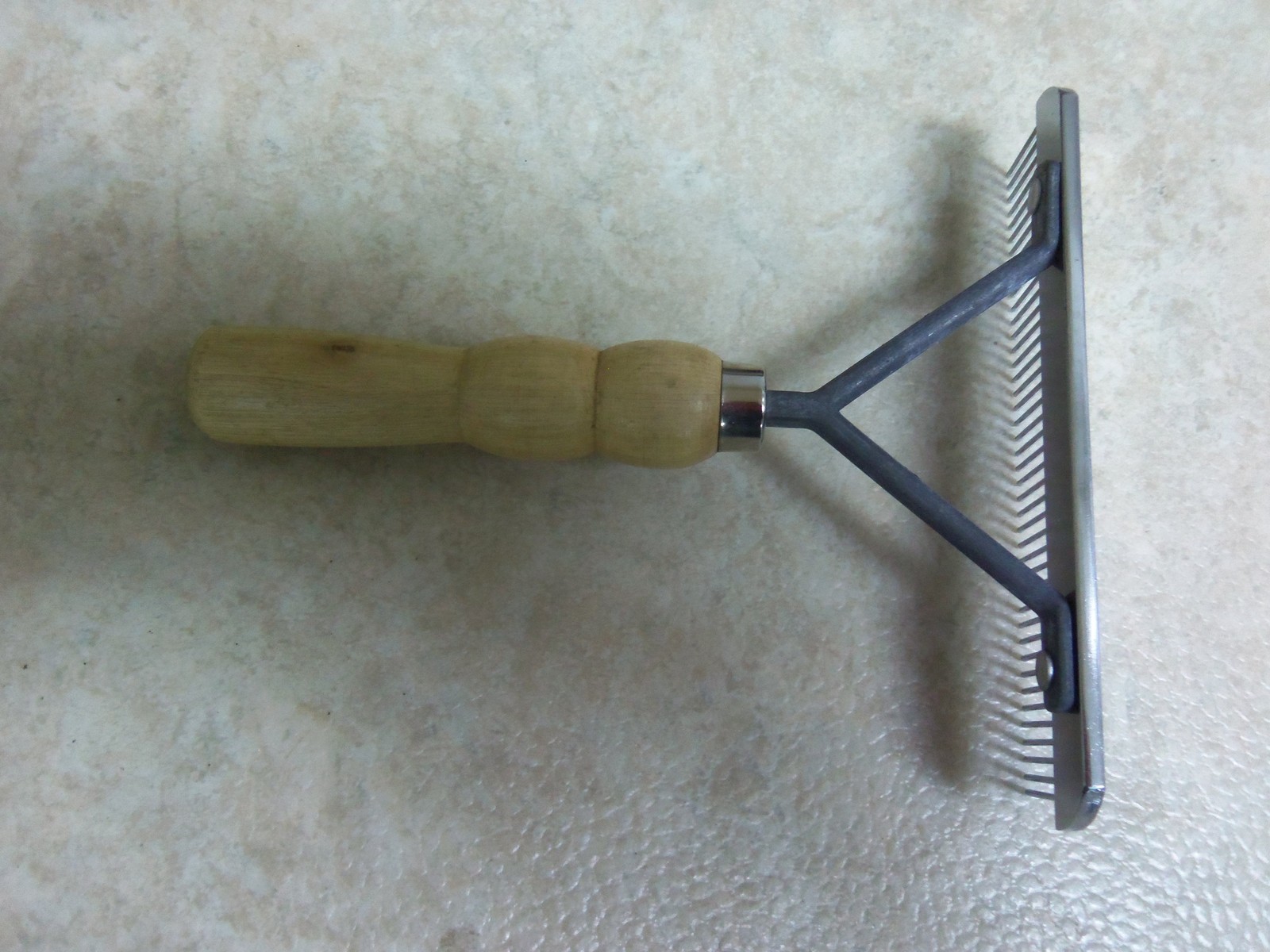 Narrow Tooth Fur Comb Fur Handling Skinning Fleshing Pelt Hide Traps Trapping