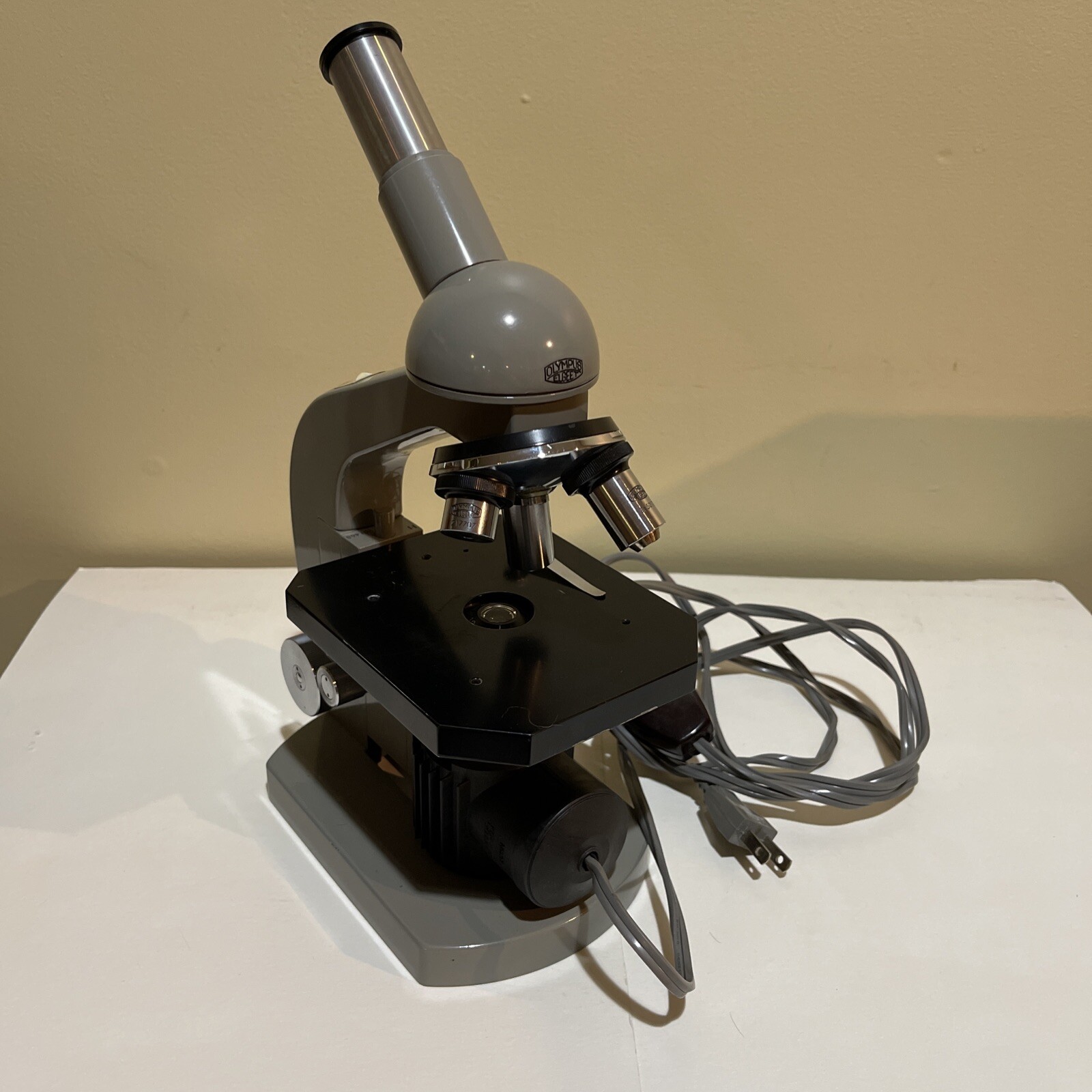 Vintage Olympus Elgeet Microscope (4x 10x 40x) 201468 LK3