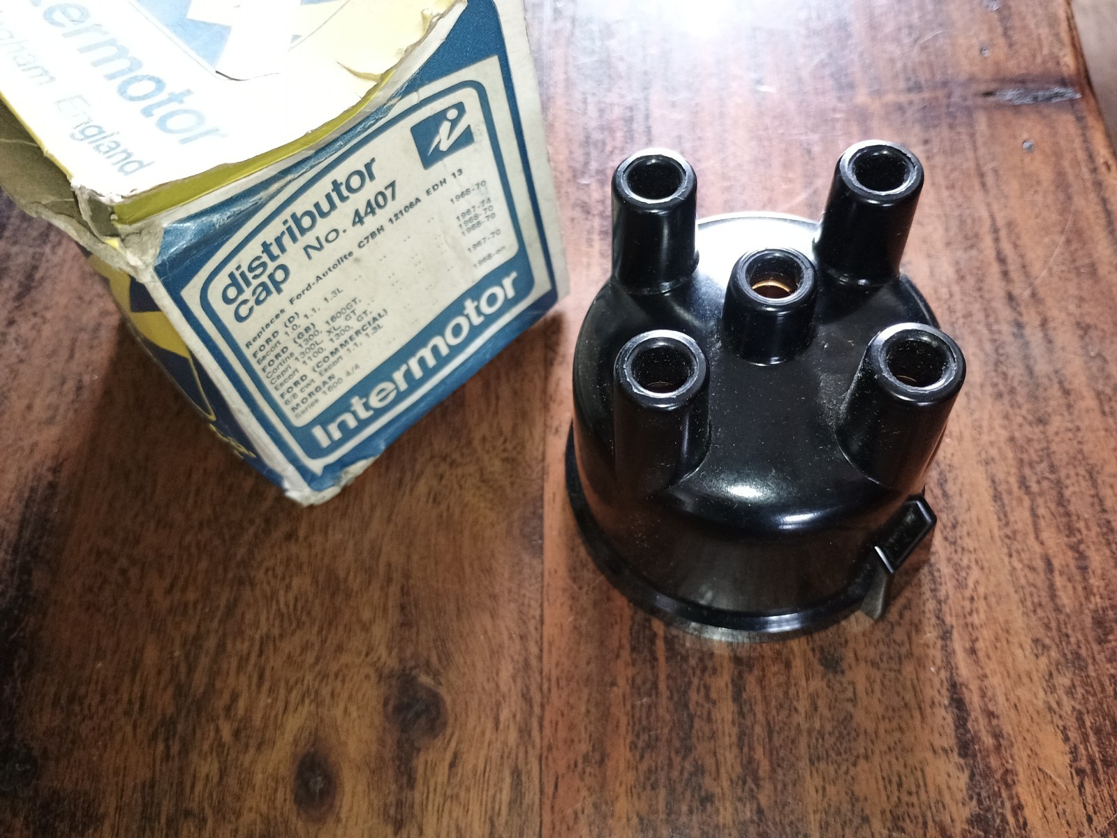 MOTORCRAFT DISTRIBUTOR CAP - FITS: FORD ESCORT MK1 CORTINA MK2 & CAPRI (1967-70)