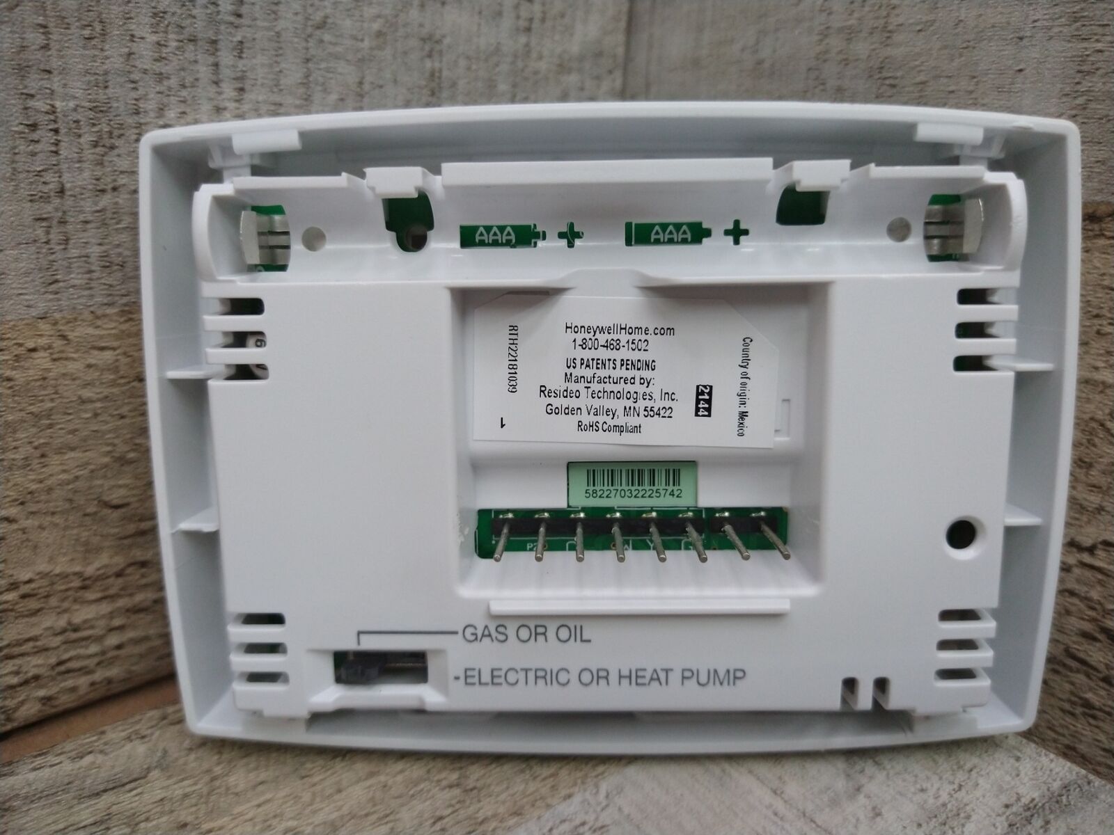 Honeywell 1-Week Programmable Thermostat (RTH221B1039) BULK PACKAGED