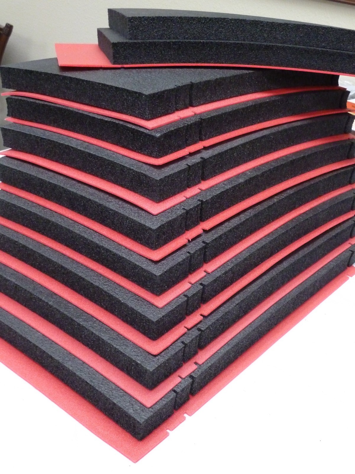Older version - Pelican 0450 foam. Solid foam w/ red backing. Tool Shadowing