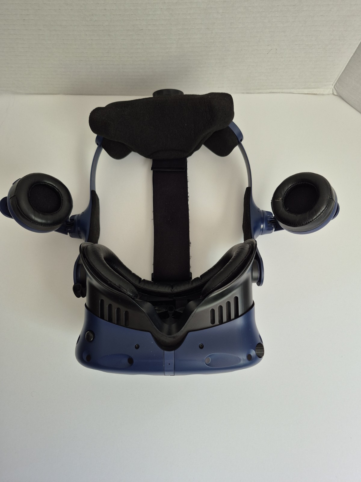 HTC VIVE Pro VR Headset Kit (Headset, Link Box, Cables & Controllers)