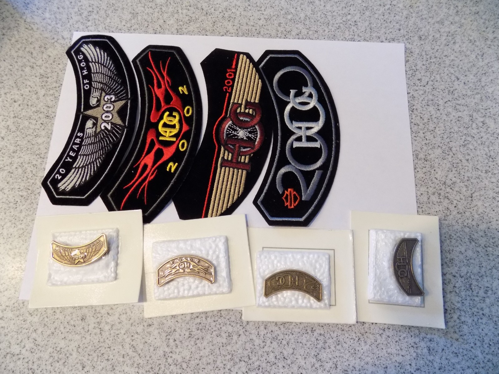 HARLEY DAVIDSON "HOG PATCHES & PINS " (4 years)