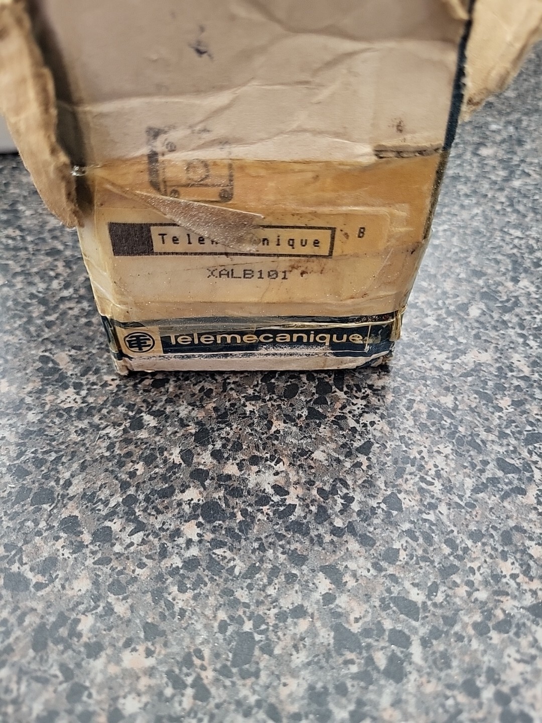 NEW! Telemechanique XALB101 Push Button