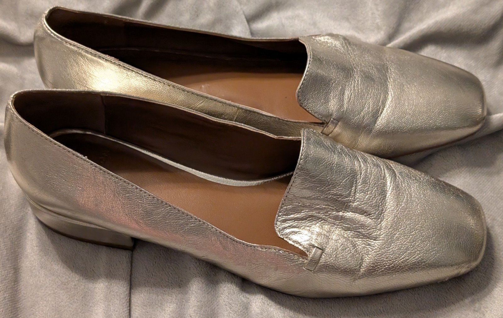 H Halston Karrina Shoes Women Slip On Size 7 M Gold Leather Loafer Classic Flats