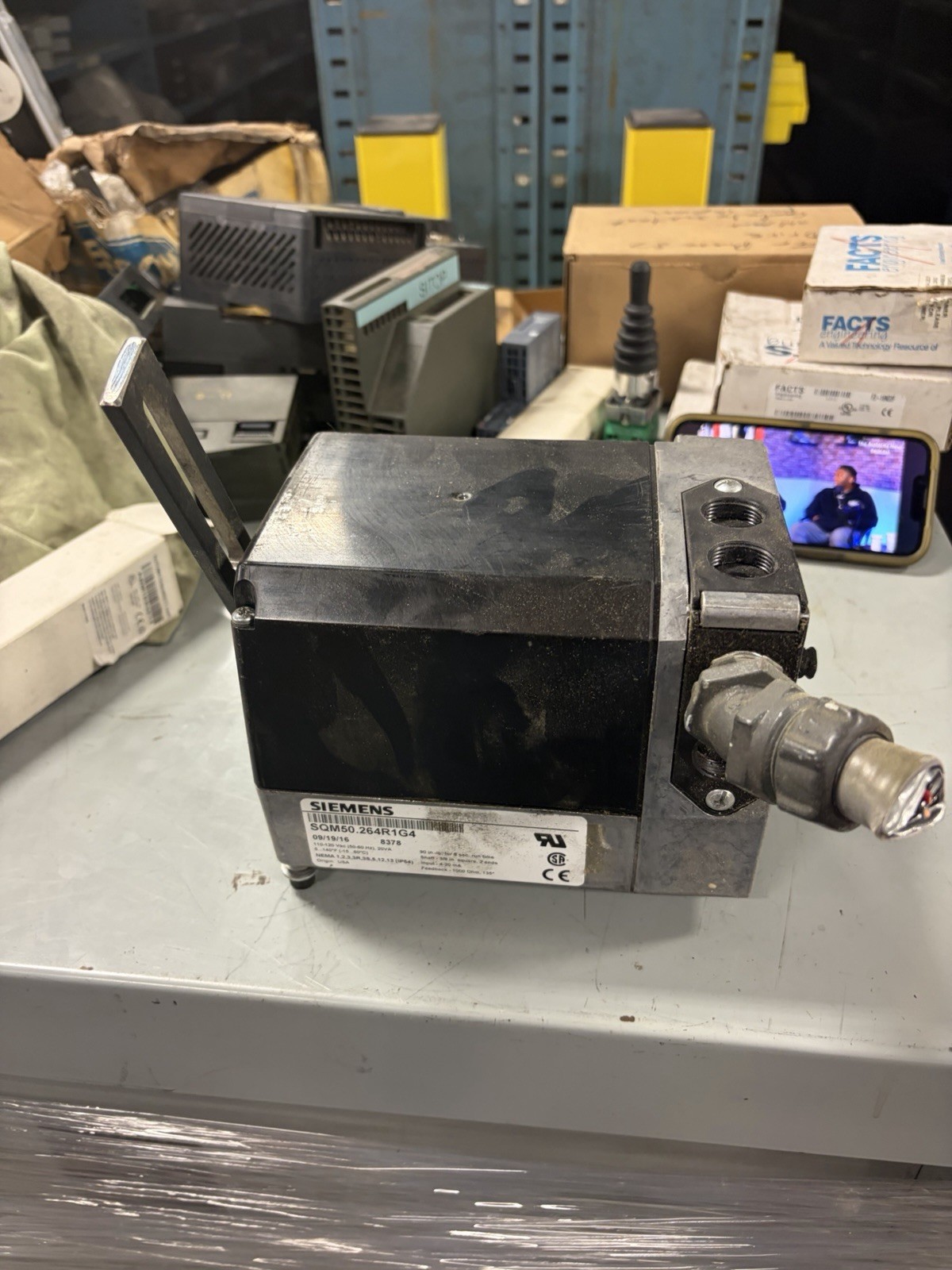 Siemens SQM50.264R1G4 Control Valve Damper Actuator 120VAC 20VA 90in-lb USED