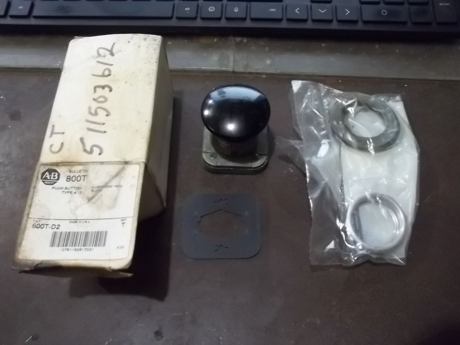 NIB ALLEN BRADLEY 800T-D2 SER T PUSH BUTTON MUSHROOM HEAD BLACK (224-2)
