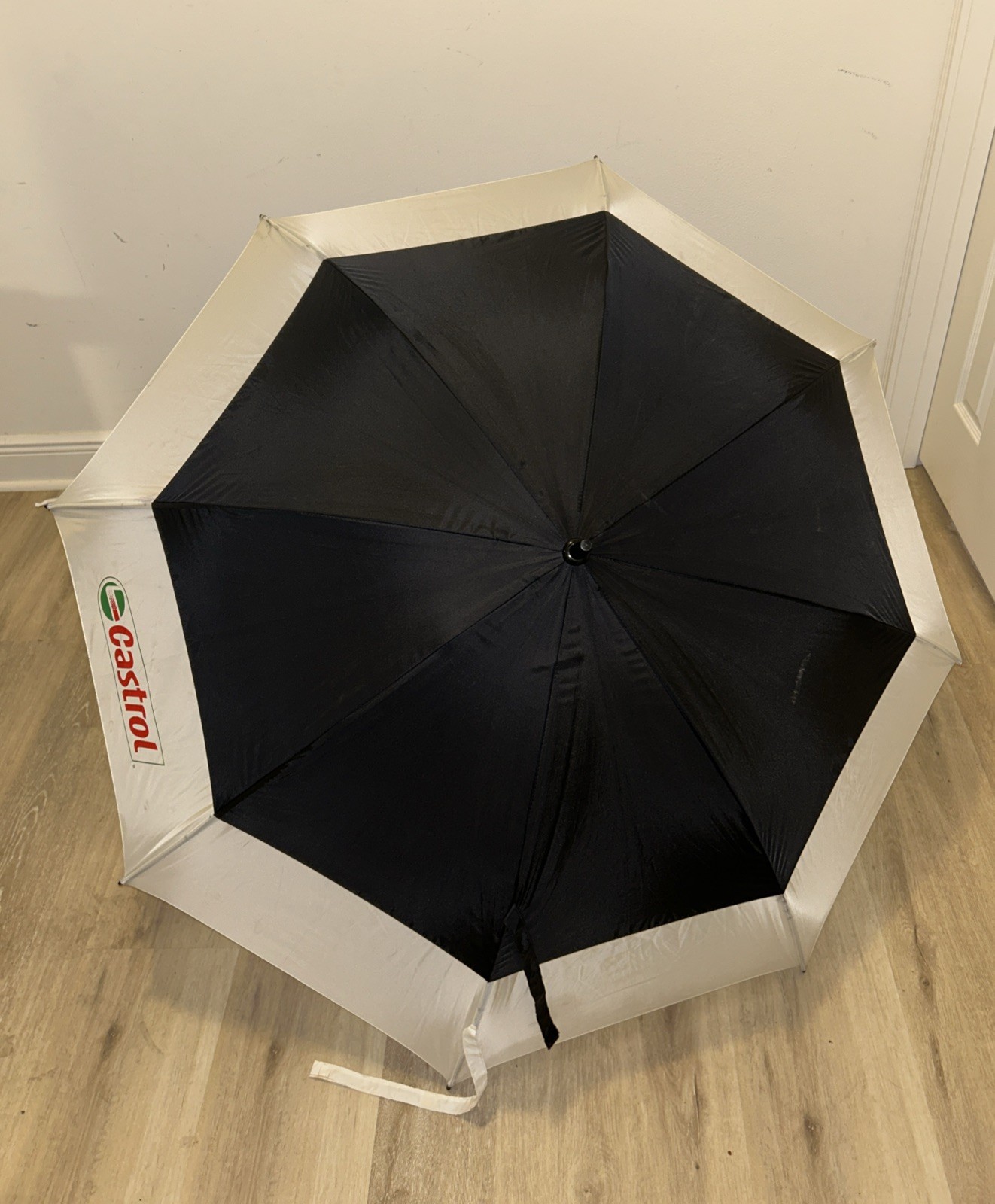 Castrol OIL UMBRELLA - VTG Executive Premium 39” Closed. 52” Diameter Rare