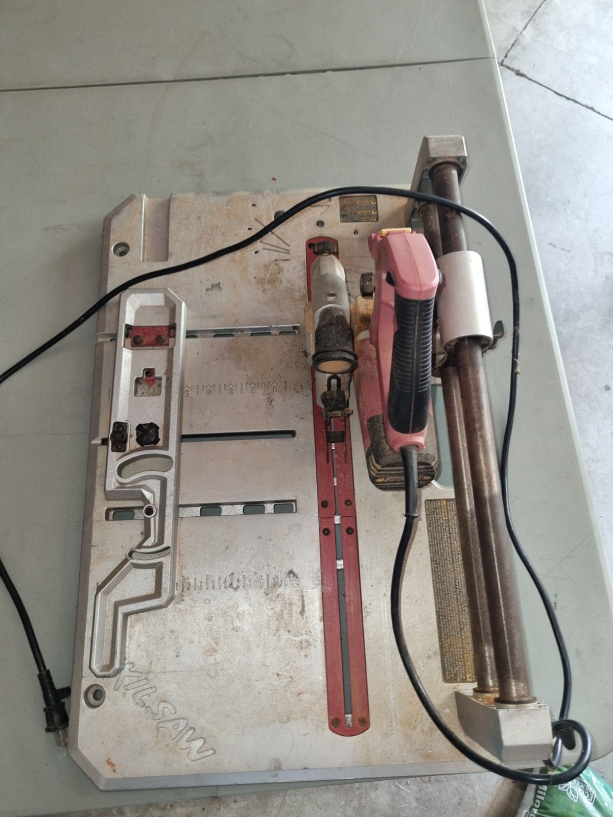 Local Pickup Only - Skil 3600 Flooring Saw