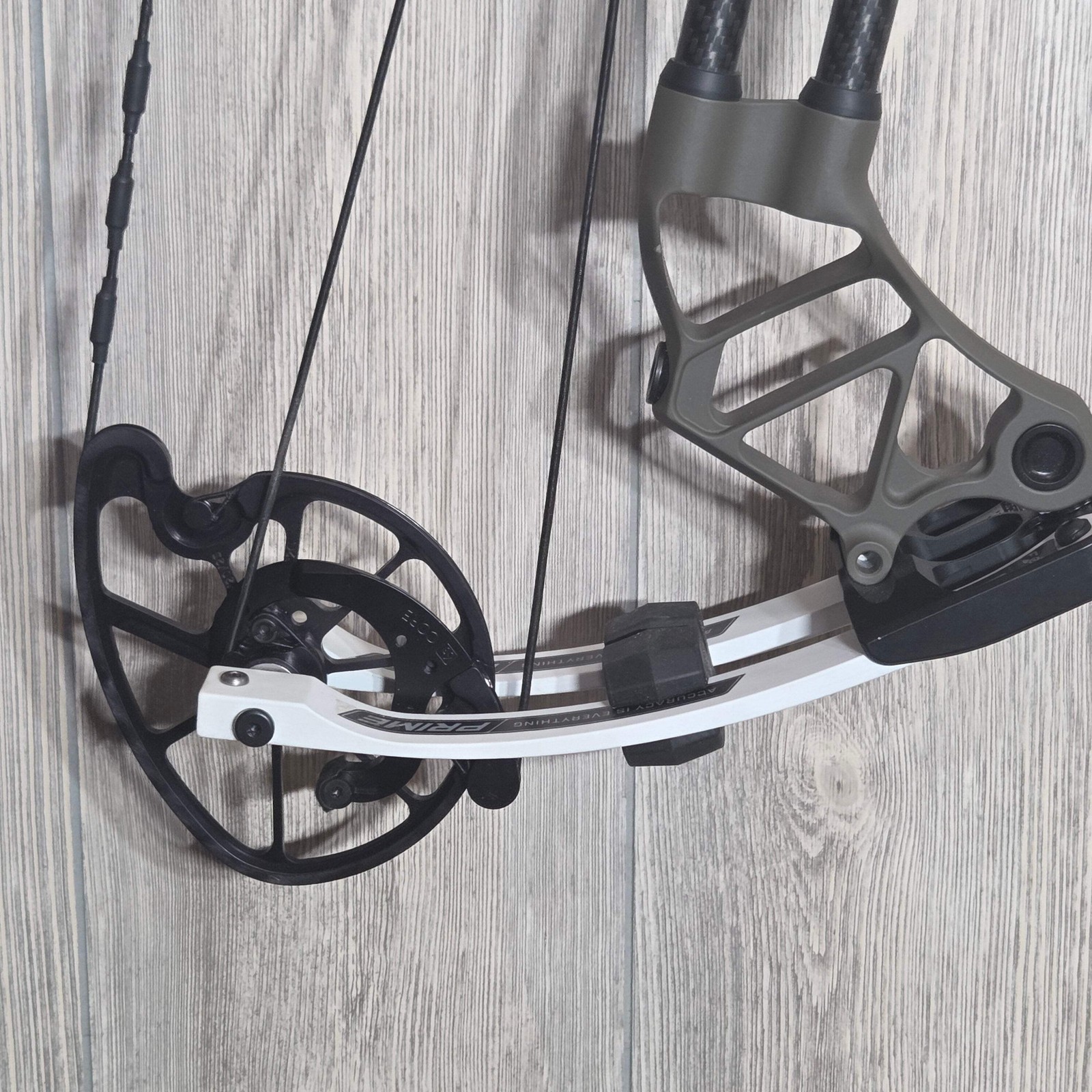 Prime Form 60-70# Morrel Riser White limbs
