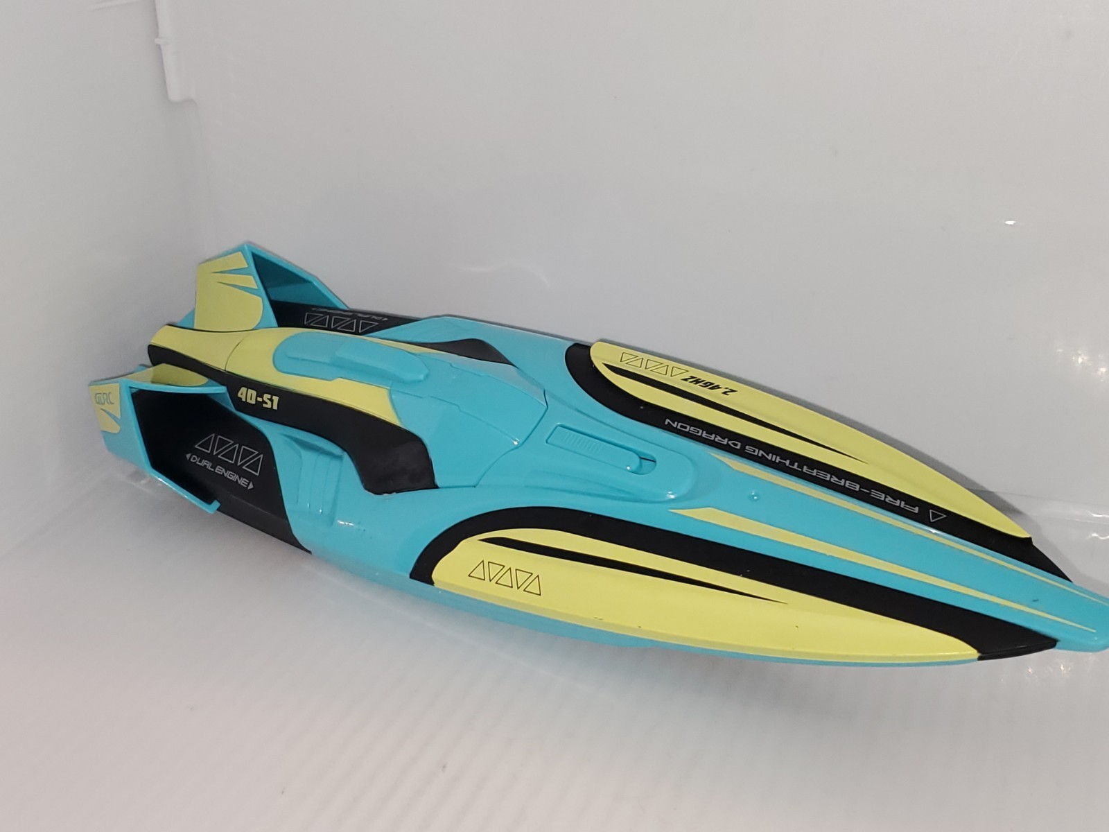 Speed Remote Control 4D-S1 Dual Engine 2.4GZ Toy Boat. READ DESCRIPTION