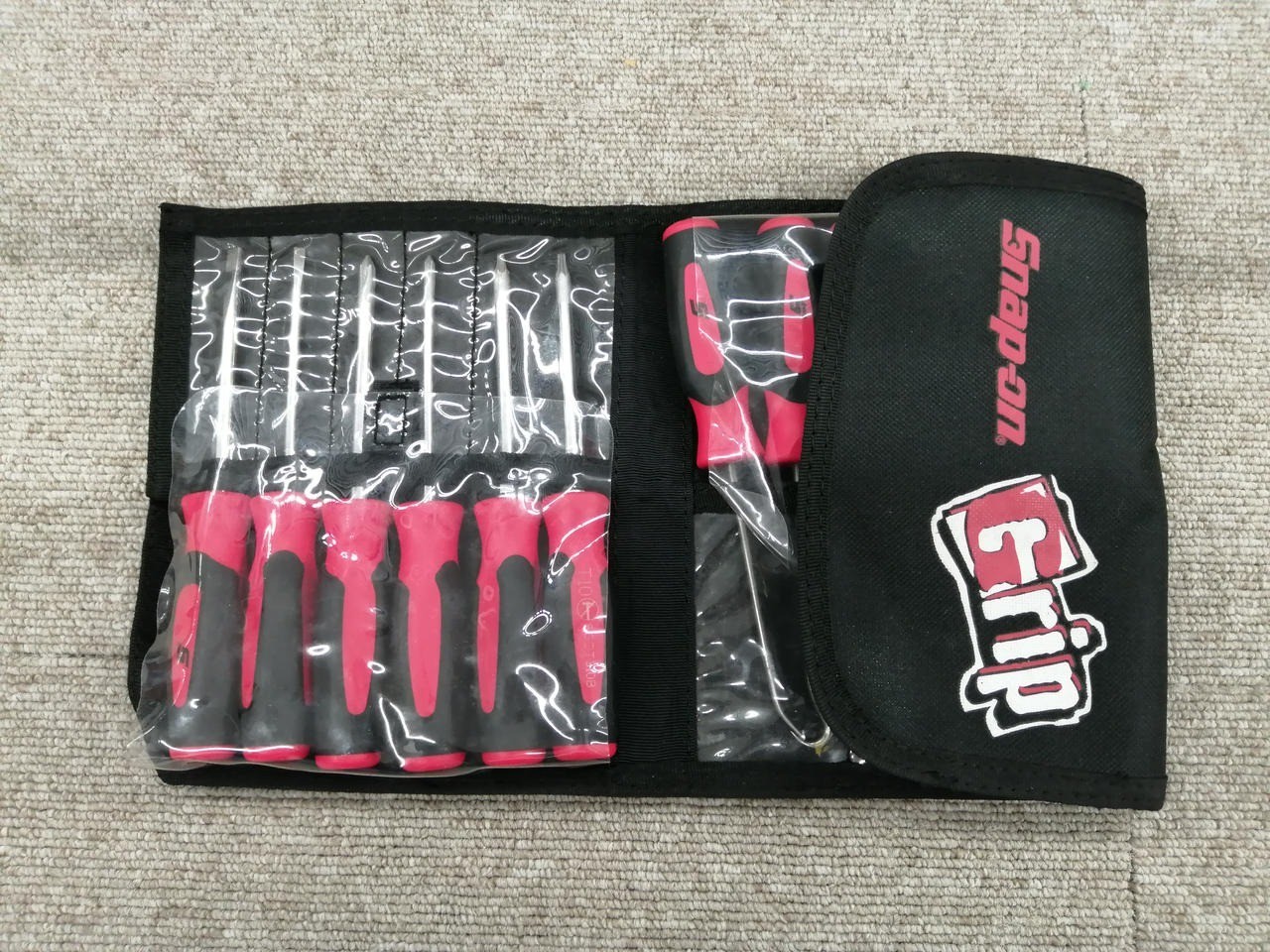 Snap-on SGMINI12AR Instinct Red Soft Handled 12-pc Mini Screwdriver SET [As is]