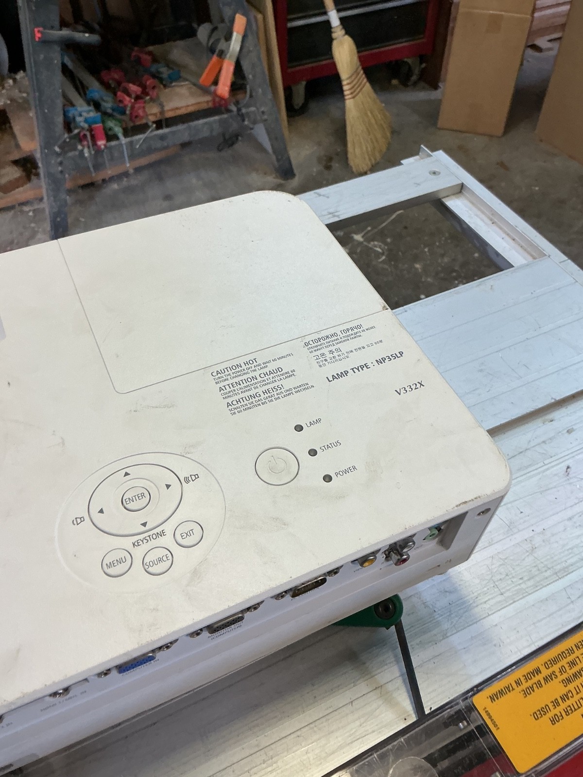 Nec V332X DLP projector