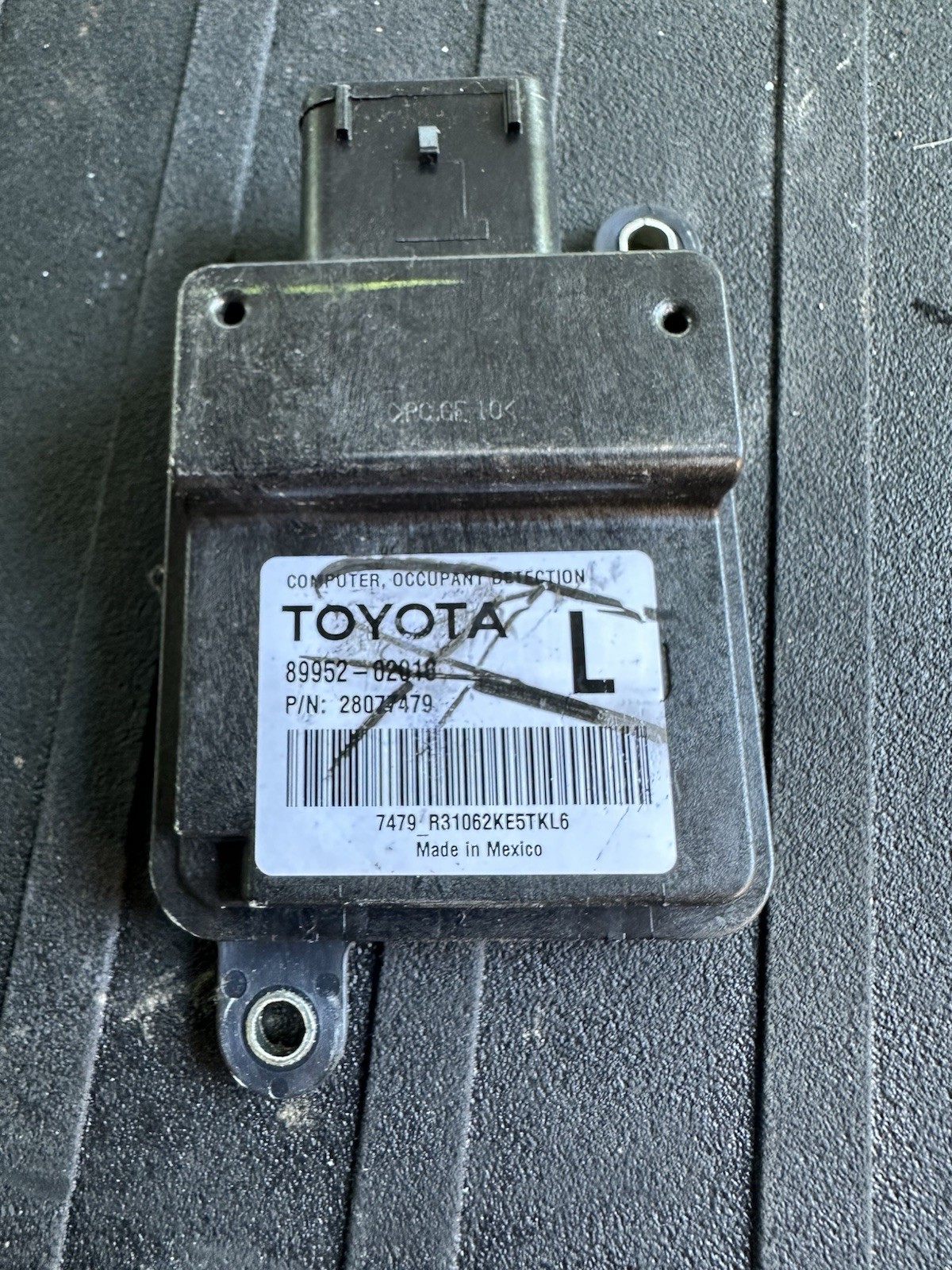 09 10 11 TOYOTA COROLLA S 1.8L AT OCCCUPANT DETECTION MODULE OEM 2421-27