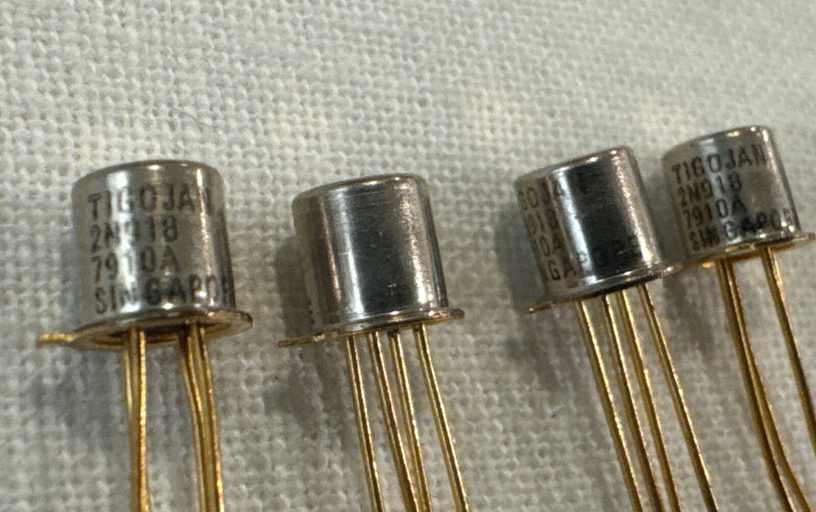 5 X 2N918 Transistor 3-Pin Gold Pins New Old Stock 2N918 2910A