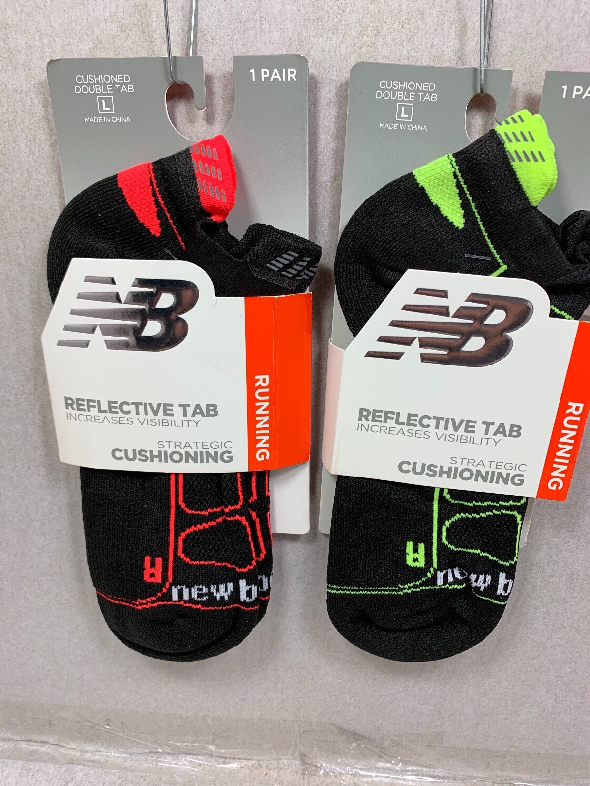 NEW BALANCE REFLECTIVE  STRATEGIC CUSHIONING DOUBLE TAB  SIZE LARGE MEN / WOMEN