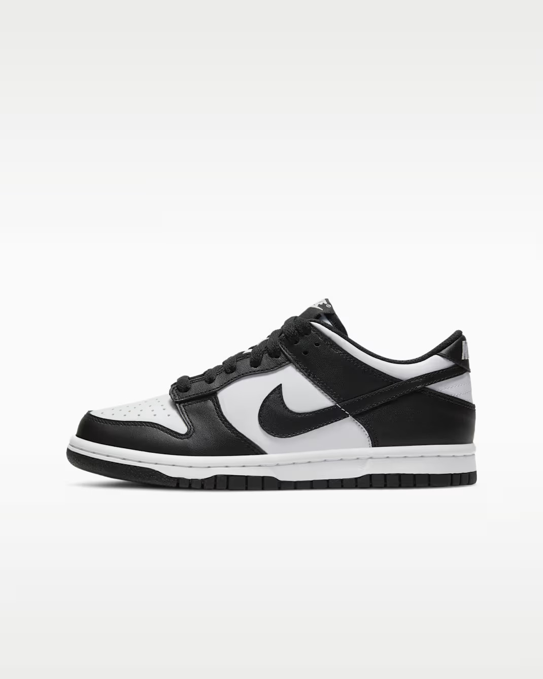 NIKE DUNK LOW (GS) - WHITE/BLACK-WHITE - SIZE 4.5Y