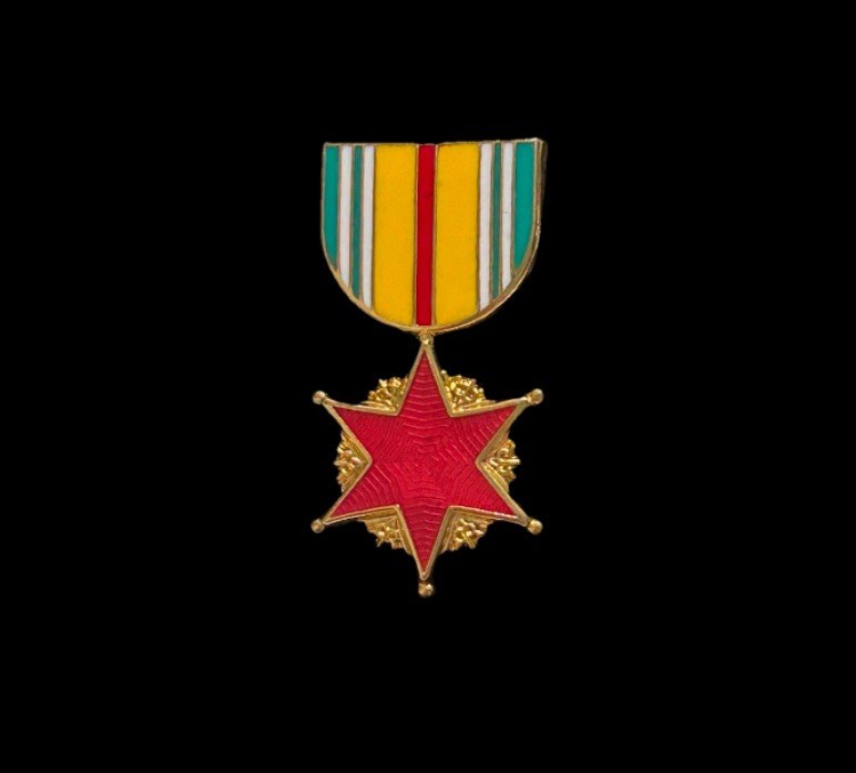 Small Hat Pin Mini Vietnam Wound Medal