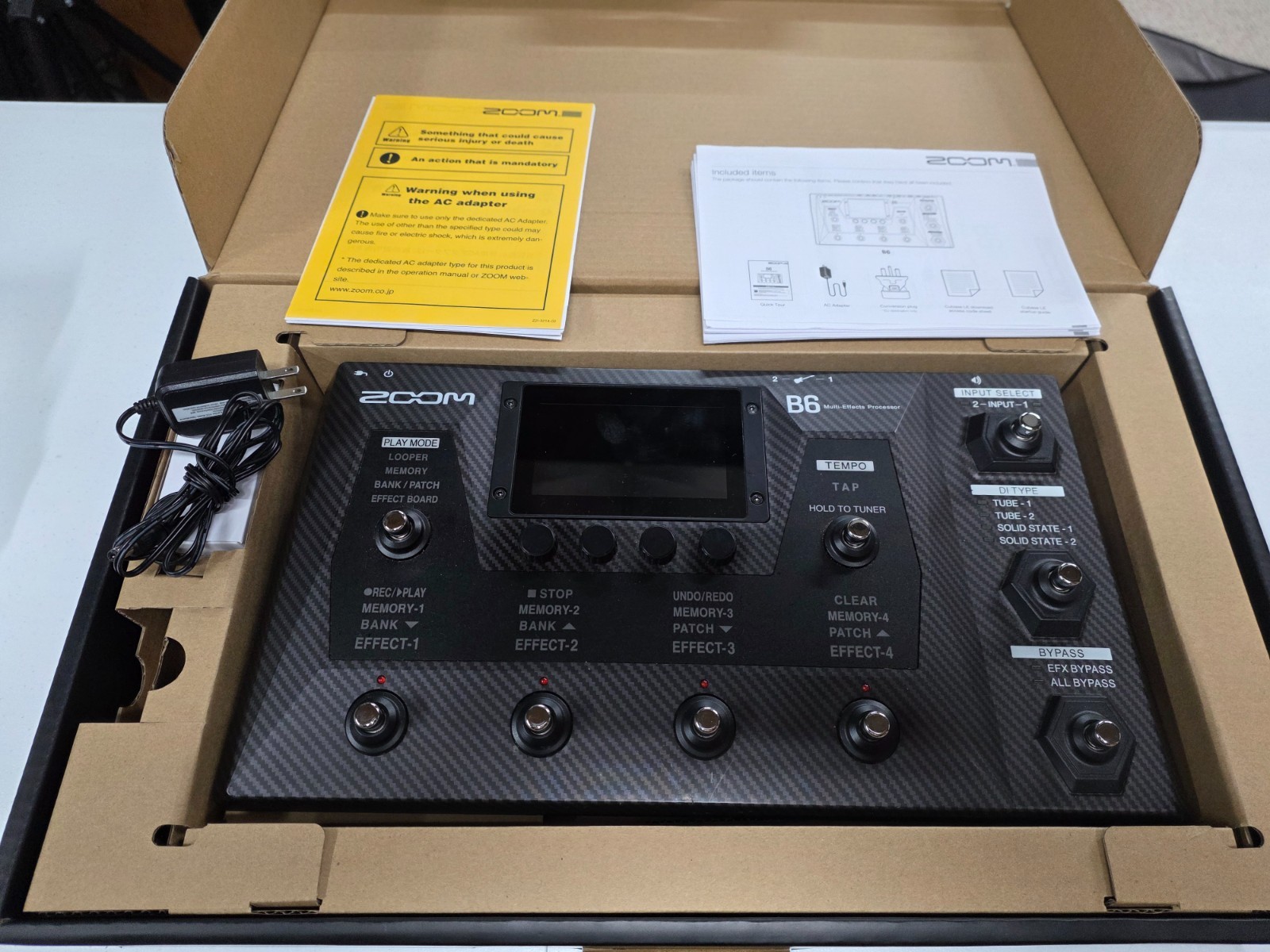 Zoom B6 Multi-Effects Processor for Bass - Original box, Power supply, manuals