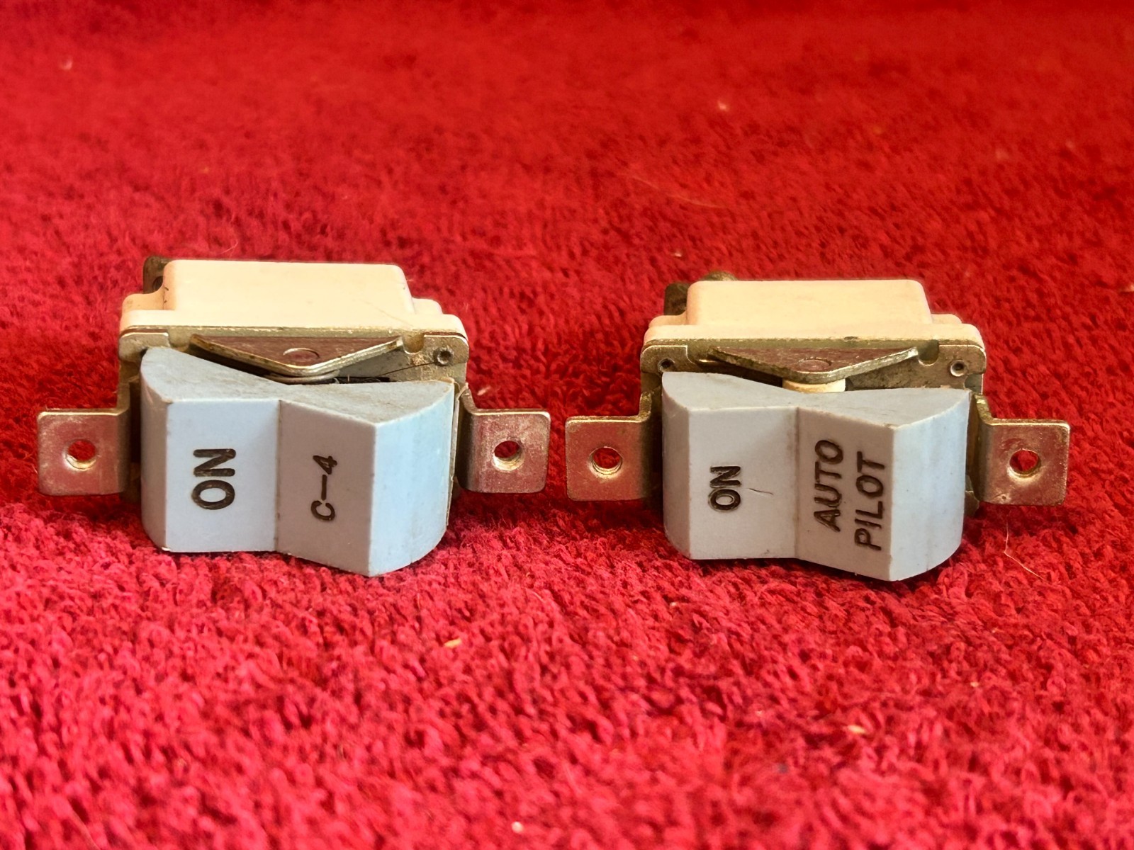 LOT OF 2 KLIXON ROCKER SWITCHES ON/C-4 ON/AUTOPILOT P/N 20TC2-15 20TC2-BA-5