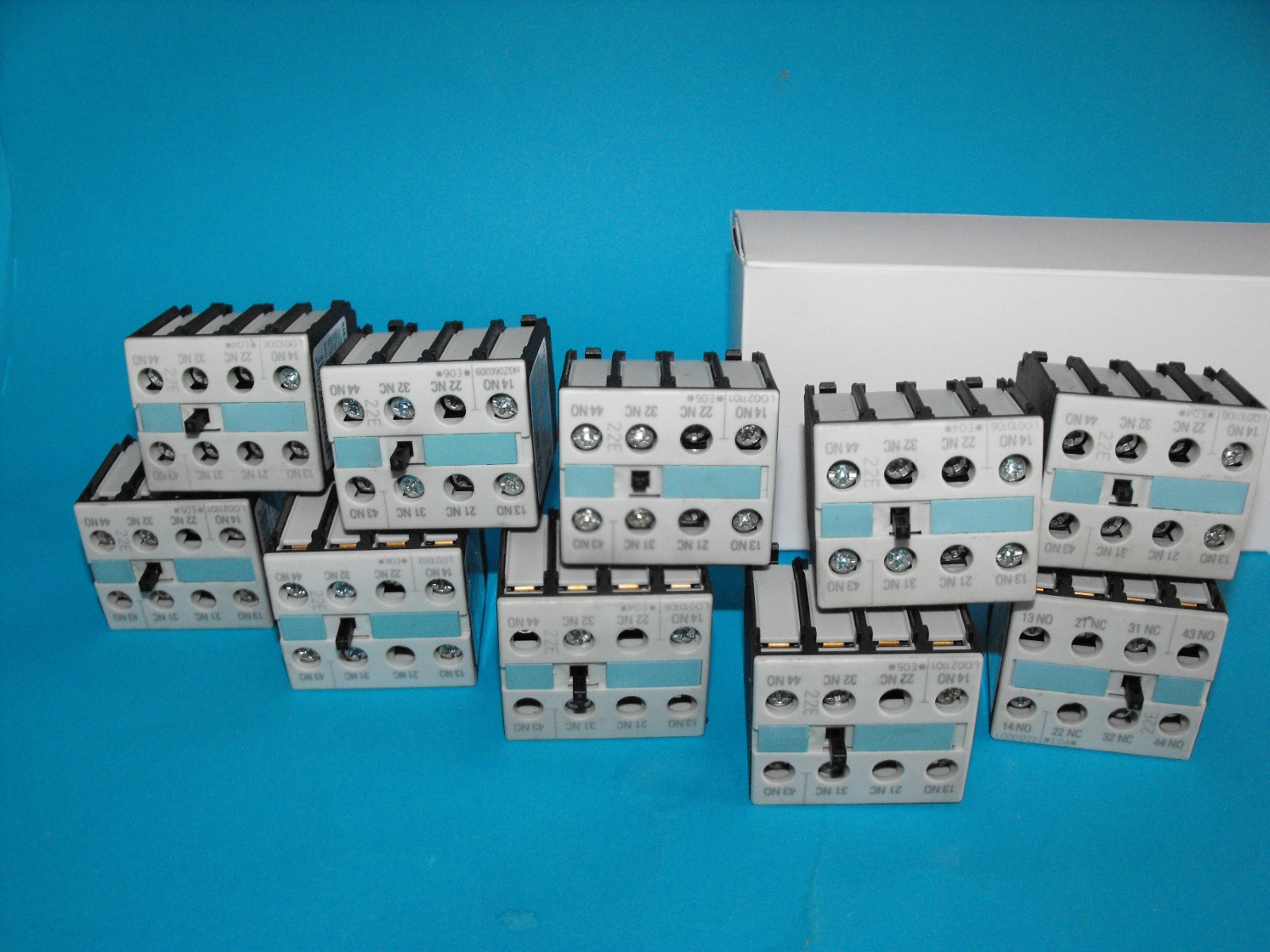 Siemens 3RH1921-1HA22.Auxiliary Contact Block 2NO 2NC.240V/10A.(LOT10PCS)USED.