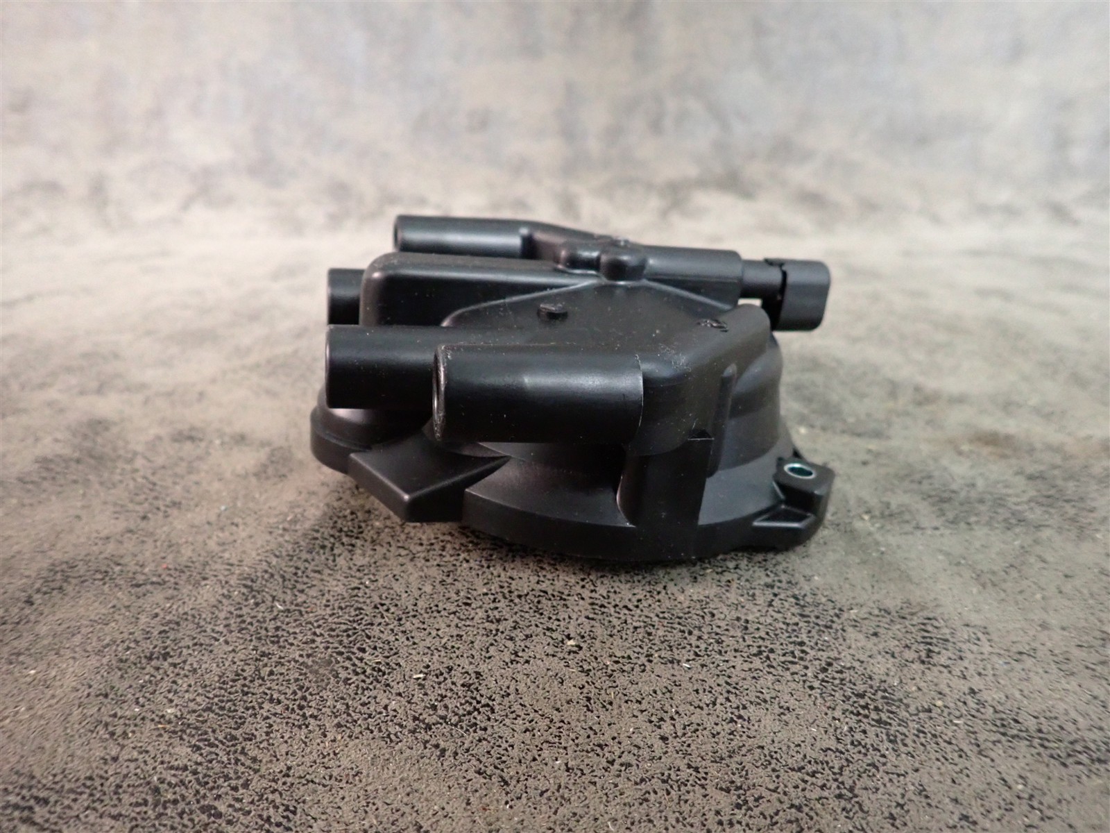 NEW WVE 5D1233 Distributor Cap (G218)