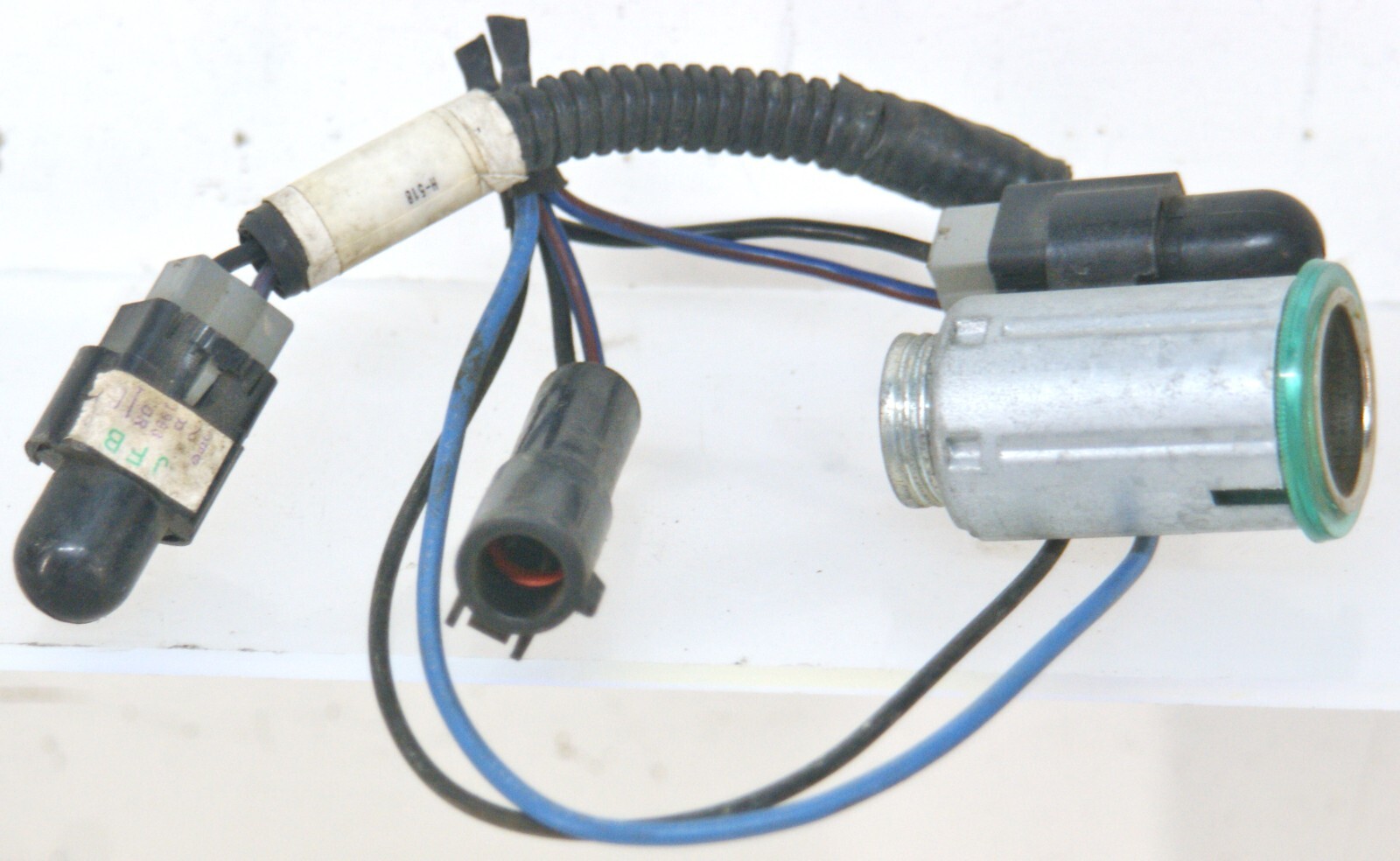 F6HT-14A411-LJA Freightliner Power Point Outlet Socket OEM 9122