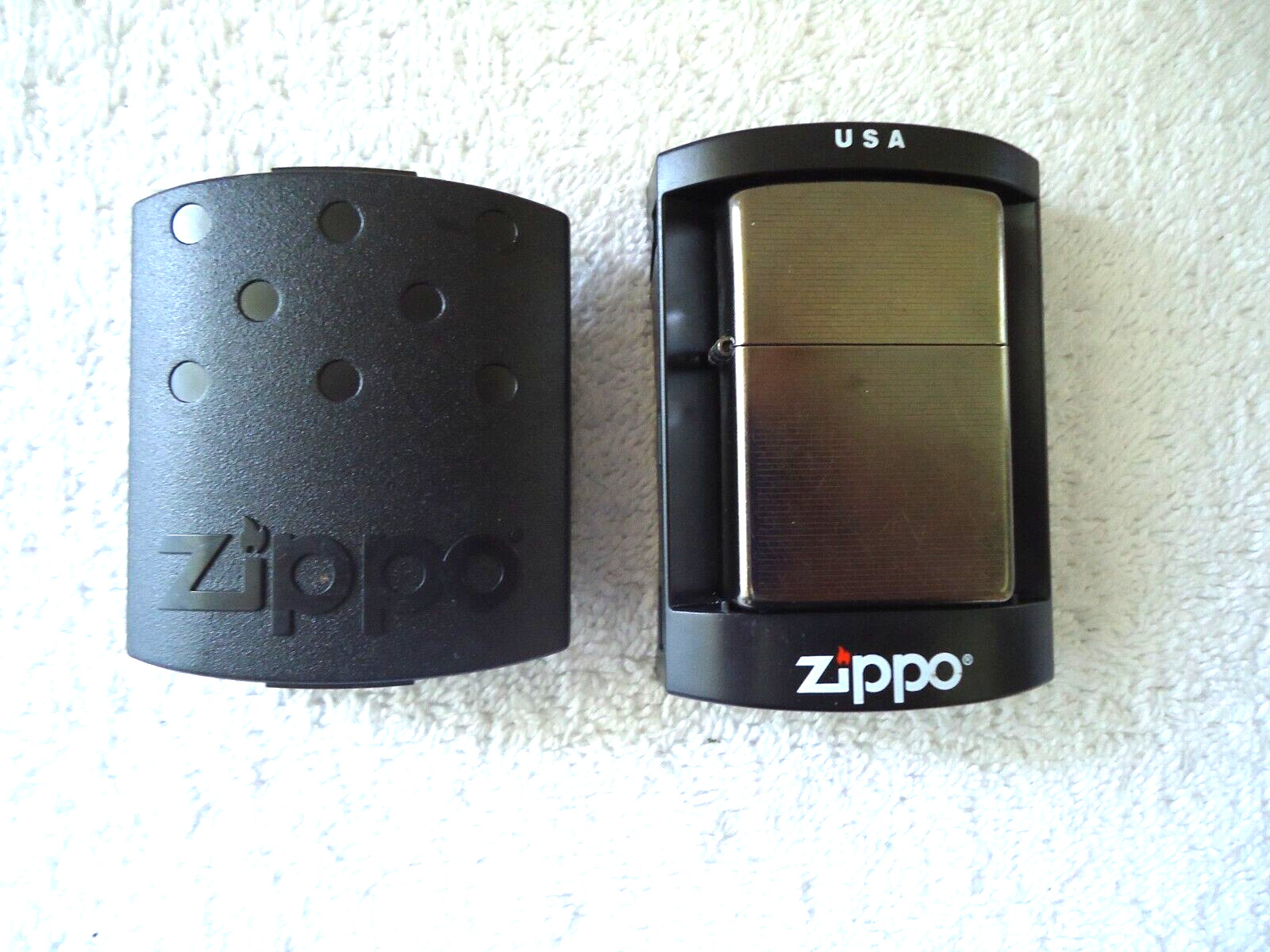" NWOT " Zippo L 05 Lighter In Plastic Case " Great Collectible / Gift Item "