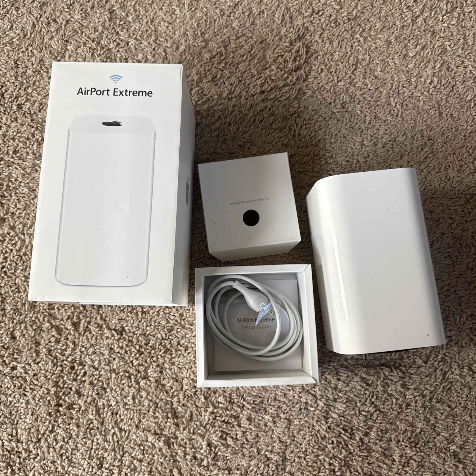 Apple AirPort Extreme A1521 3-Port Gigabit Wi-Fi 802.11 AC Router ME918LL/A