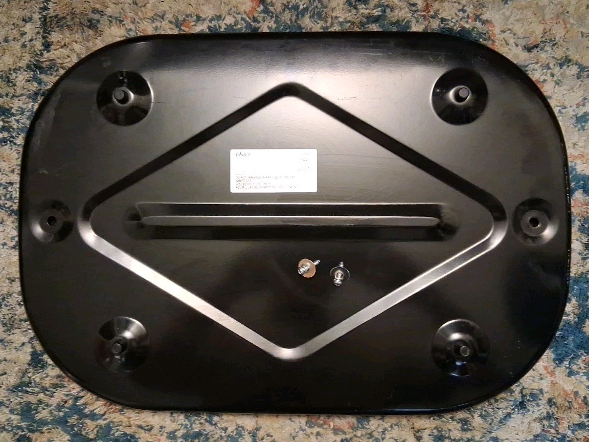 Bottom Metal Pan With Feet MODEL: CKSTRS20-SBC An Oster 20-Quart Roaster Oven