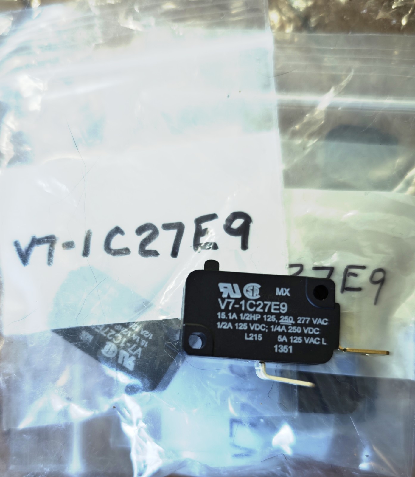 (6 Pack) 15.1A  125/250VAC, 1/2 HP, Normally Open Microswitch V7-1C27E9