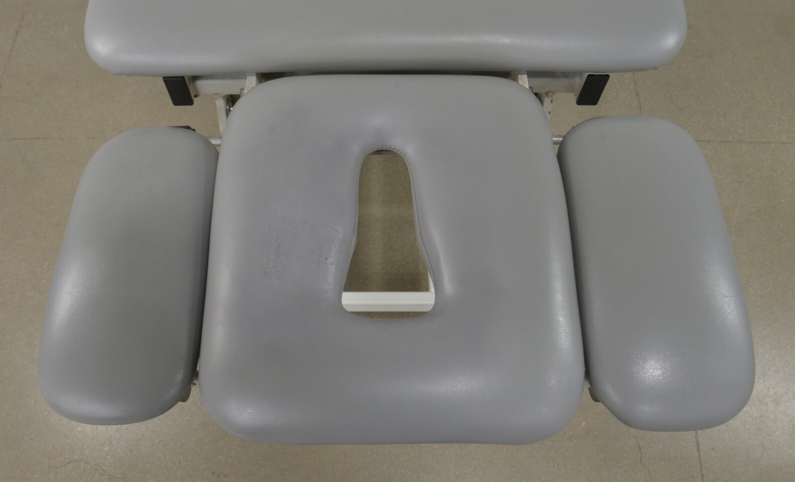 Armedica AM-450 Six Section Traction Table W/ Foot Switch