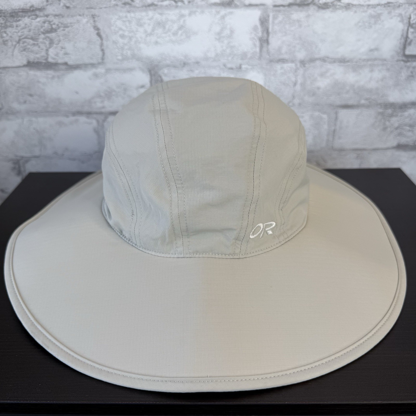 Outdoor Research Women’s Oasis Sun Hat Khaki Size M  Adj Chin Strap EUC