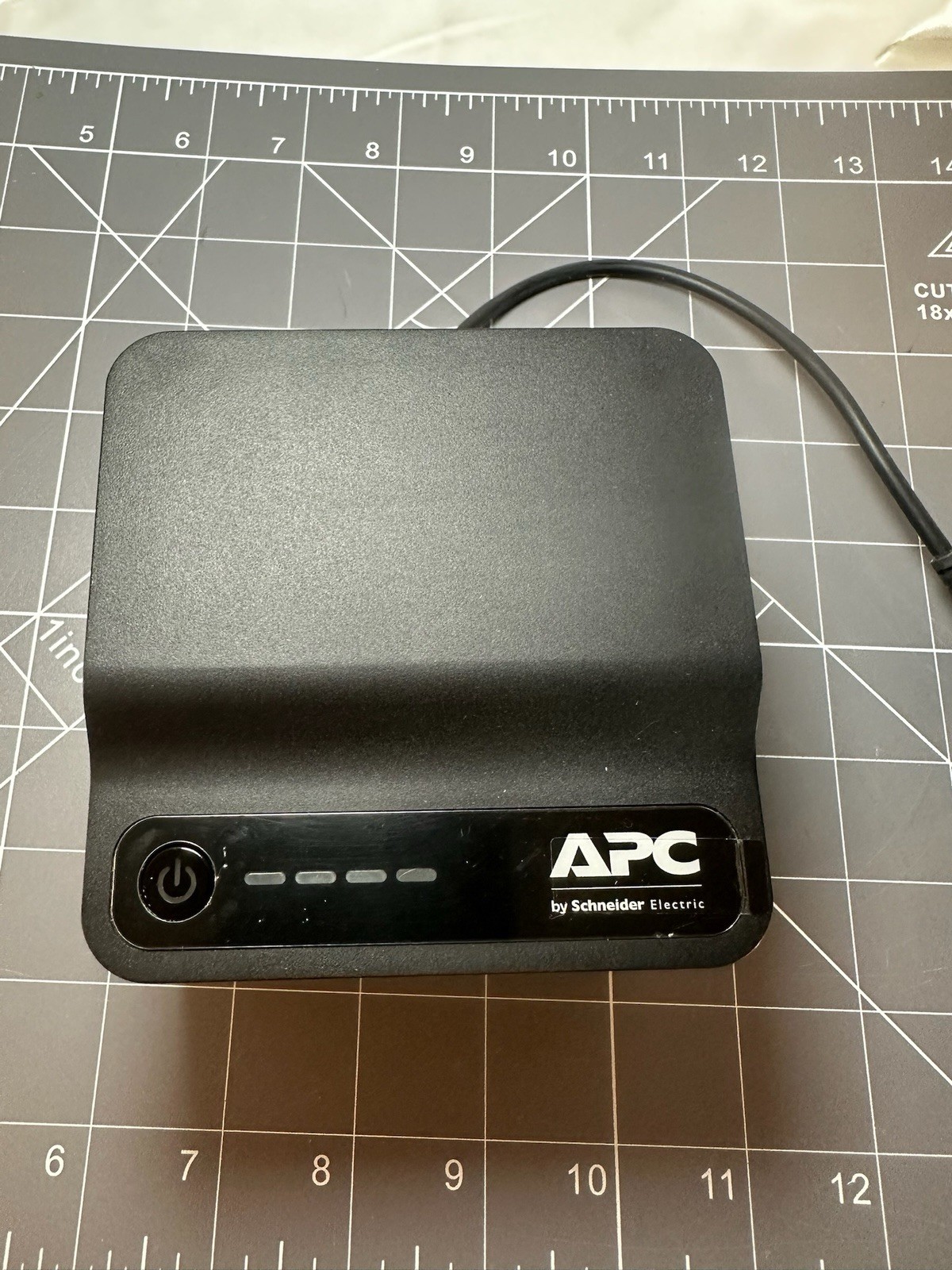 APC UPS, BACK-UPS, CONNECT VoIP/MODEM, UNINTERRUPTIBLE POWER SUPPLY
