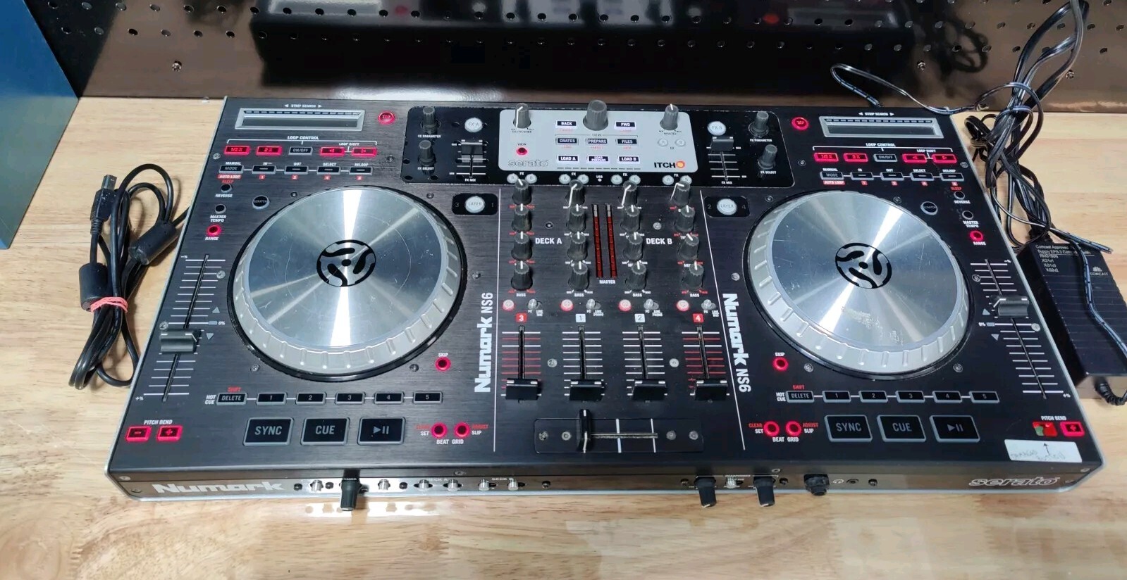 Numark NS6 4 Channel DJ Controller (READ)