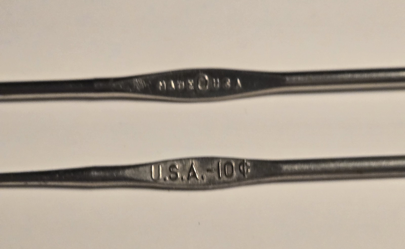 2 Vintage Crochet Hooks - Susan Bates , Boye